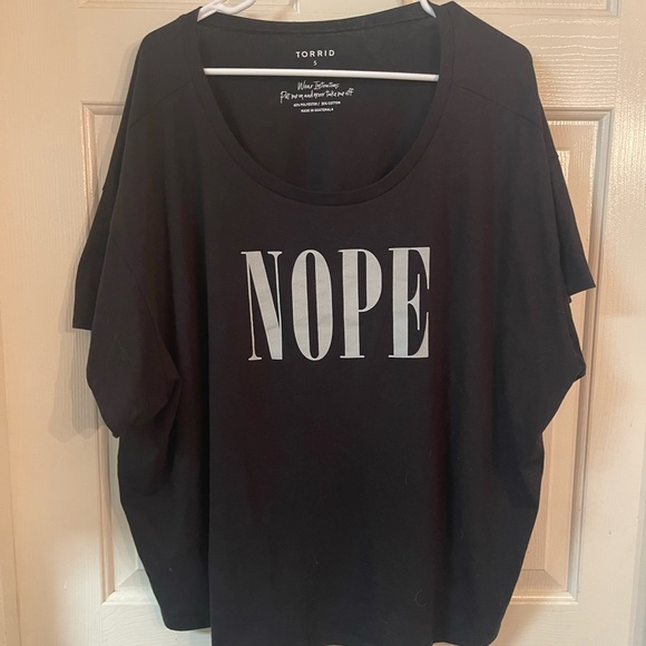 torrid Tops - Torrid cropped tee